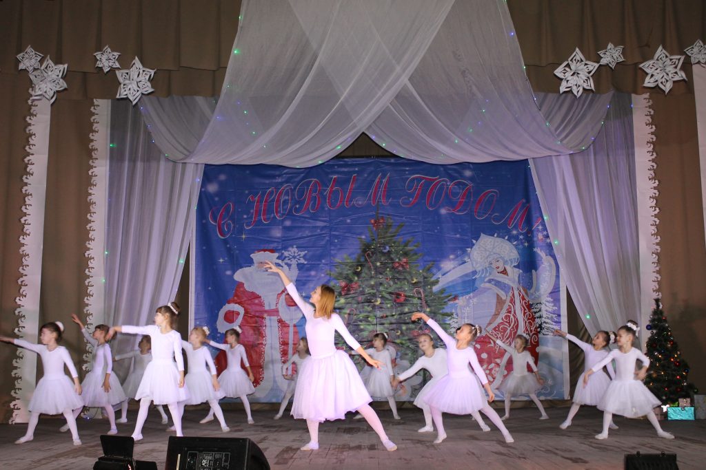 В Заветинском РДК прошел праздничный концерт «Старый добрый Новый год»