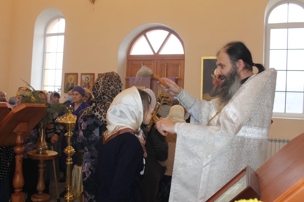 В храме с.Заветное прошло праздничное Богослужение