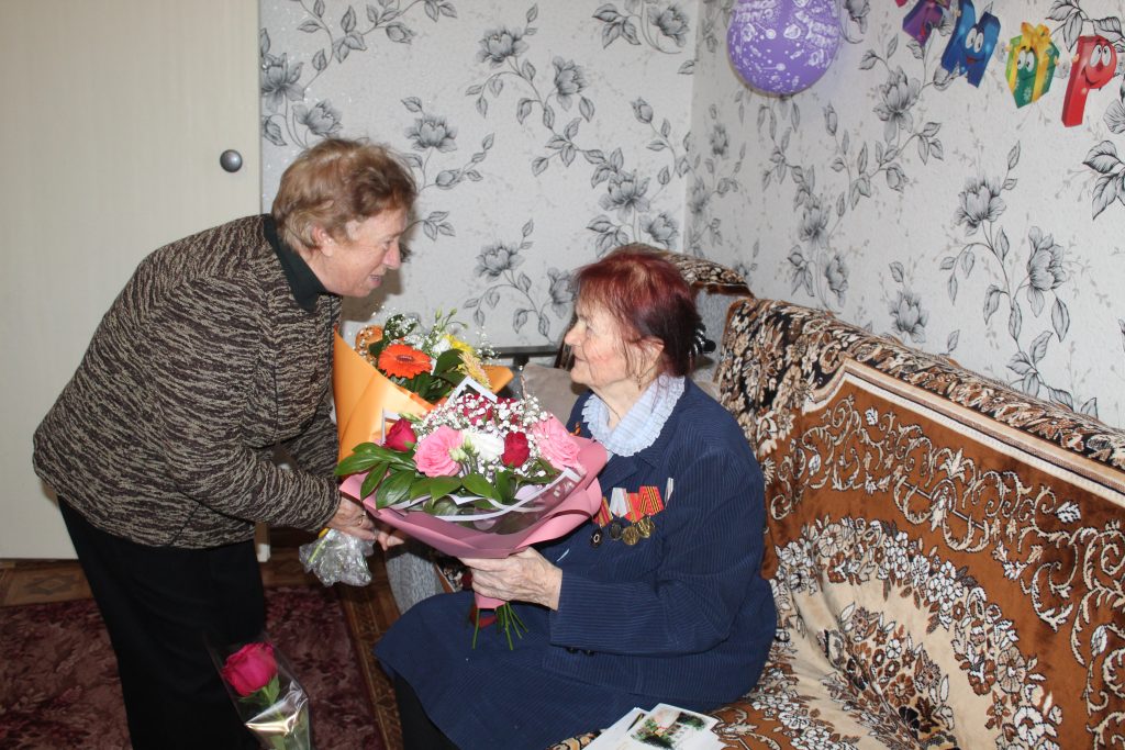 Сегодня свой 95-летний юбилей отмечает жительница Заветного, ветеран ВОВ Анна Егоровна Исаева