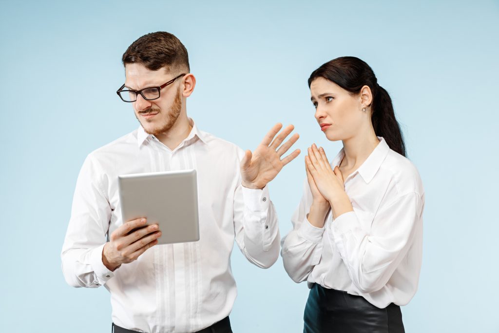 «Вебер»: С хамством в повседневной жизни сталкиваются 89% россиян