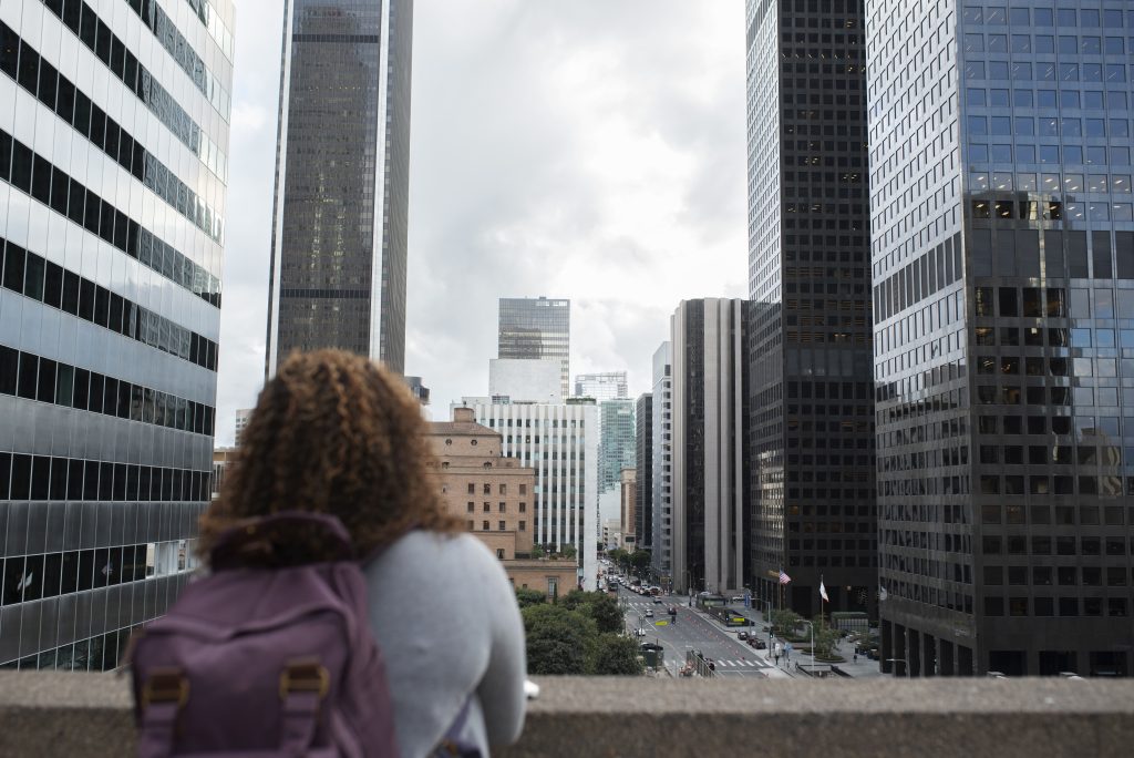 Удивительно, но факт: Девочка выжила, упав с высоты многоэтажки