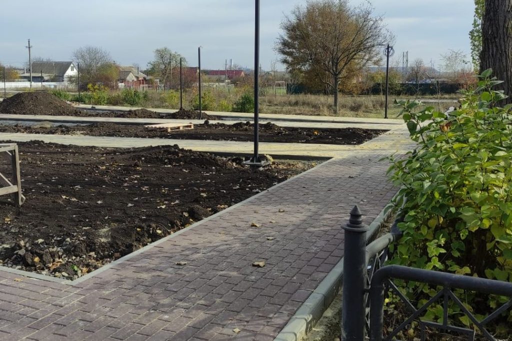 Мемориальный ансамбль «Воинам-освободителям»:В2024 году в Звереве завершится благоустройство общественной территории