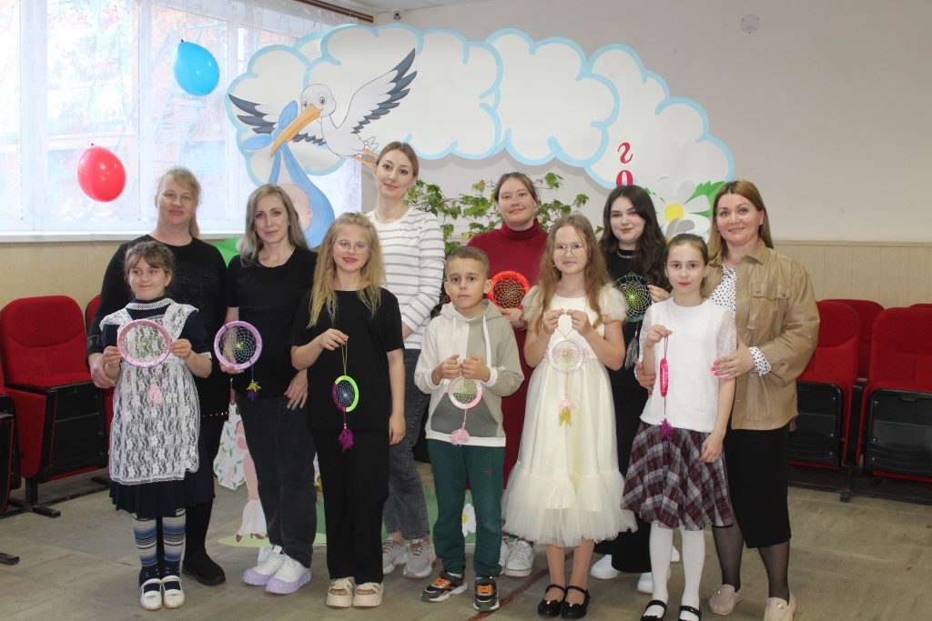 «Девять месяцев любви, девять месяцев надежды»: В Заветинском РДК прошла программа, посвященная Всероссийскому Дню беременных