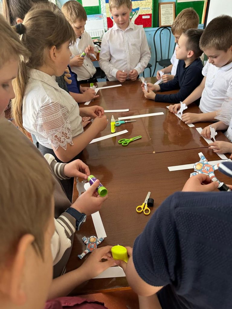 Второклассникам рассказали о первом полете в космос