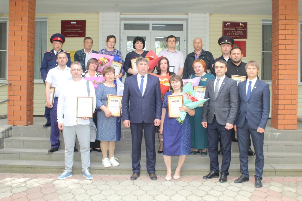 Состоялось торжественное вручение свидетельств о присвоении почетного звания «Лучший по профессии Заветинского района» по итогам работы за 2023-й год