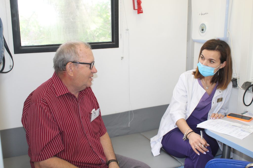 Жители Заветинского района прошли обследование в прибывшем в Заветное диамобиле