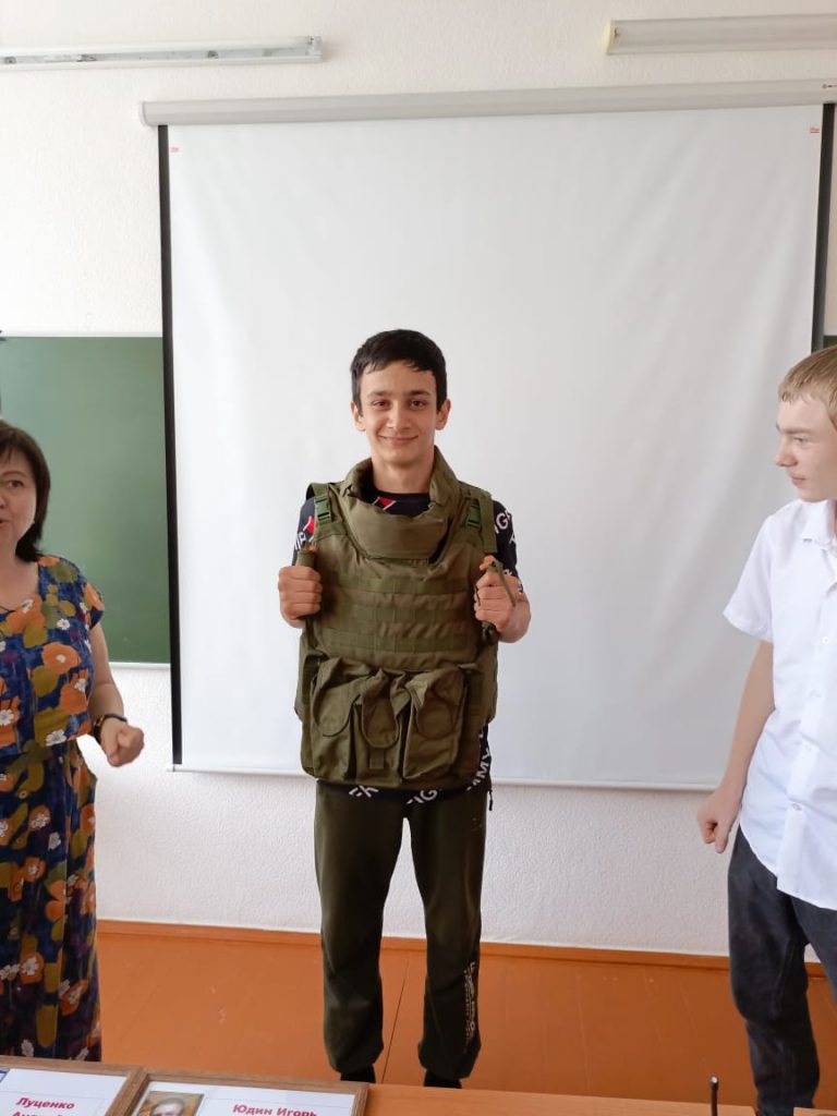 В Комсомольской школе провели 2 музейные выставки