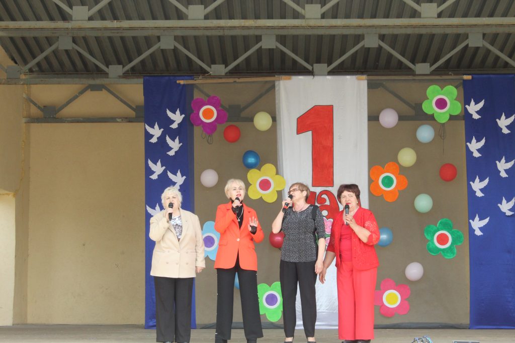 Весна в расцвете, а труд в почете: Заветинцы побывали на первомайском концерте