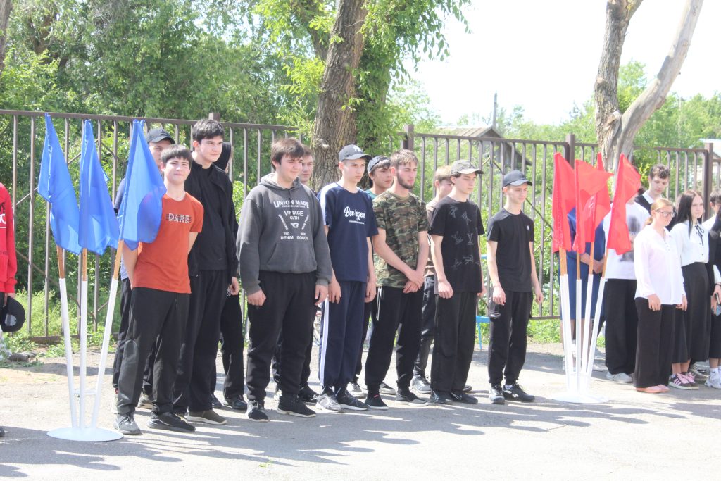 Торжественное открытие учебных сборов прошло для 23 десятиклассников учреждений     Заветинского района