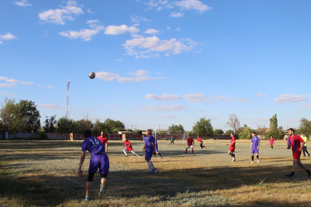 Прошли соревнования по футболу — первенство Ростовской области между командами Заветинского и Дубовского районов