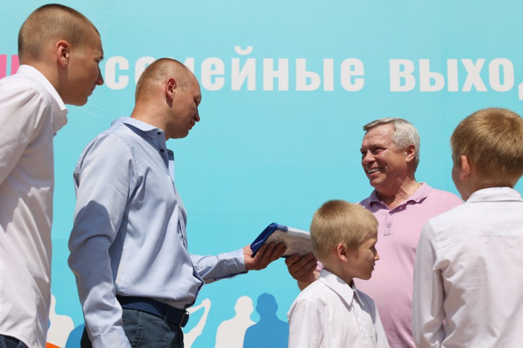 Василий Голубев утвердил изменения в порядок предоставления многодетным семьям земельных сертификатов