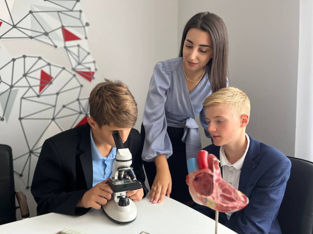 Два донских педагога вышли в полуфинал Всероссийского конкурса «Классная тема!»