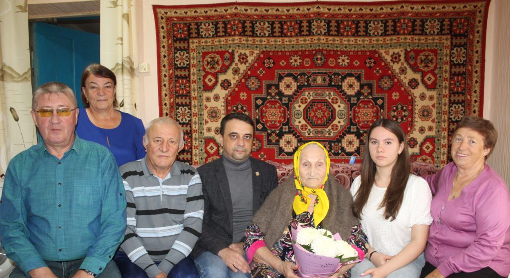 90-летний юбилей отмечает жительница Заветного Александра Павловна Городничая