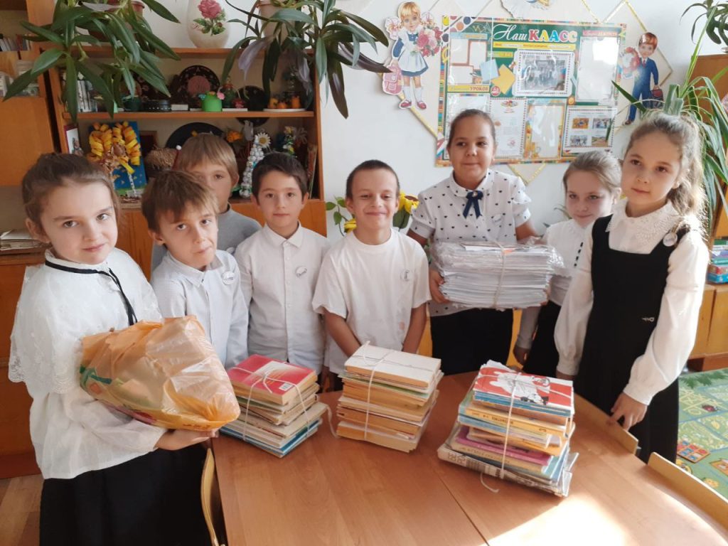 Жители Фомина приняли участие в акции «Сдай макулатуру – спаси дерево»