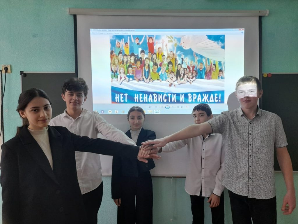 Экстремизм — угроза обществу: В Комсомольской школе провели мероприятия, посвященные укреплению межэтнического и межконфессионального согласия