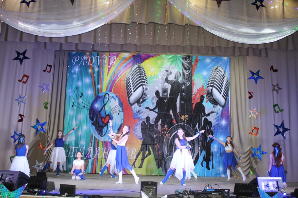 Радуга талантов: В Заветинском РДК прошел заключительный концерт районного смотра-конкурса художественной самодеятельности сельских поселений