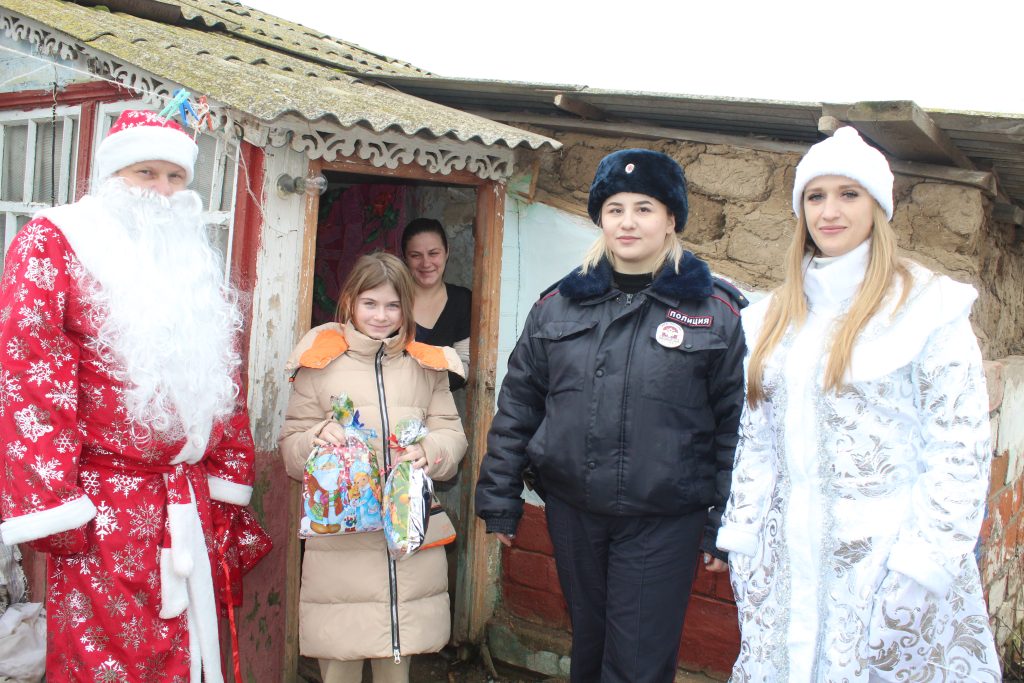 В селе Заветном проведена акция «Полицейский Дед Мороз»