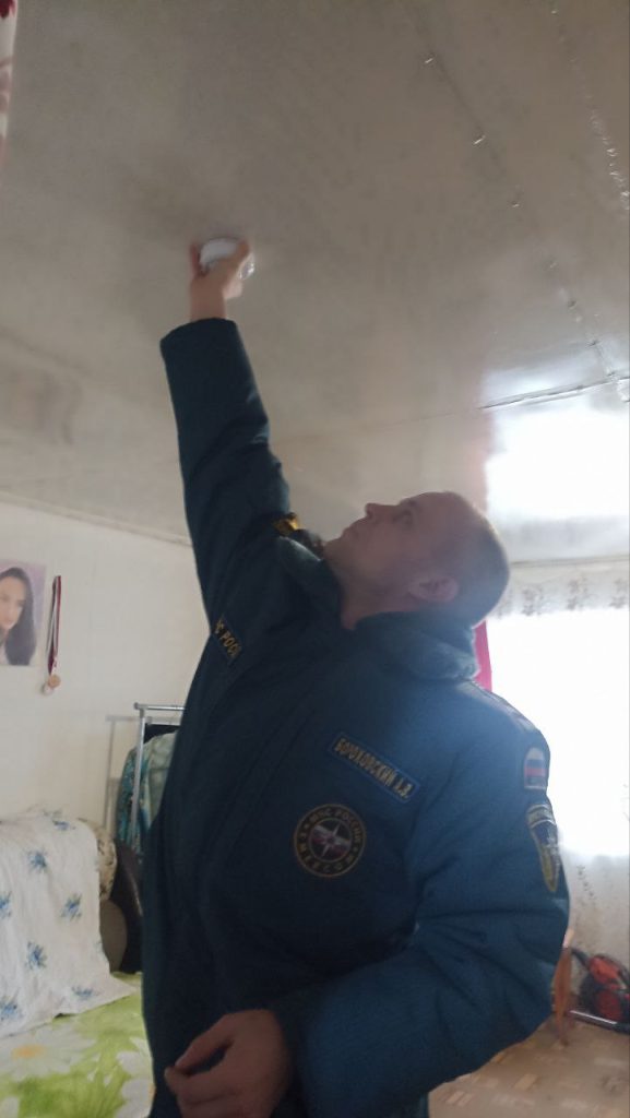 10 пожарных извещателей установили в домовладениях в Заветном