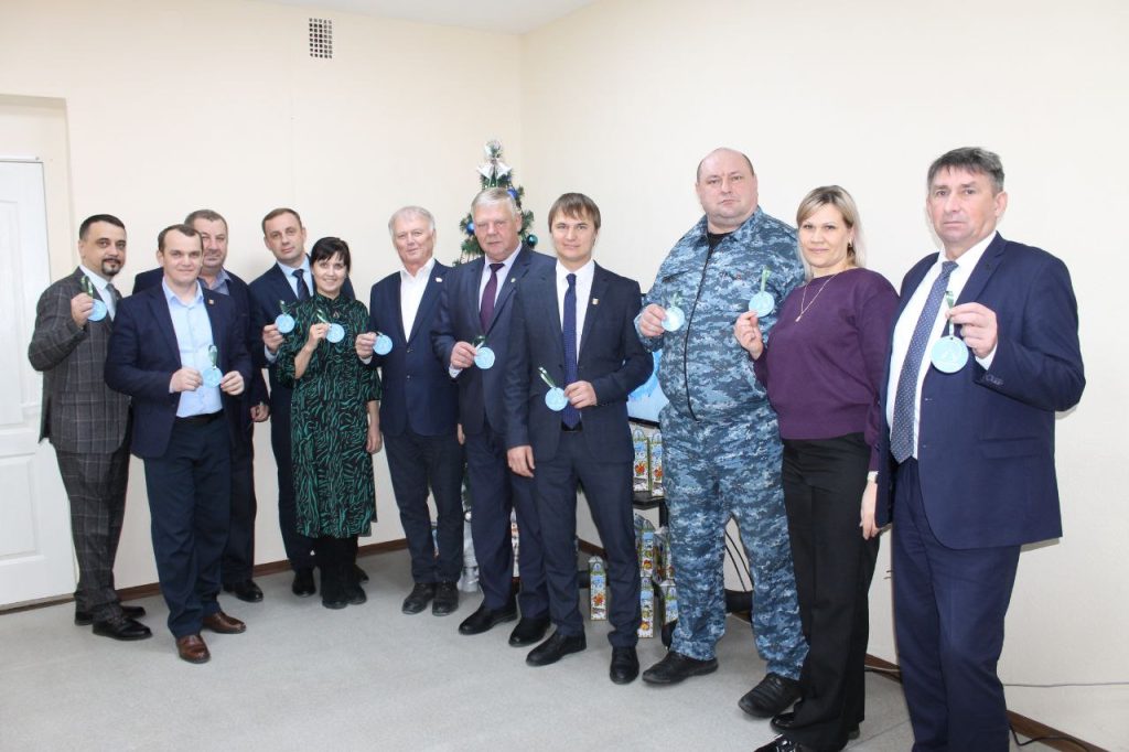 Заместители главы администрации,  руководители учреждений и организаций района приняли участие во Всероссийской акции «Ёлка желаний»