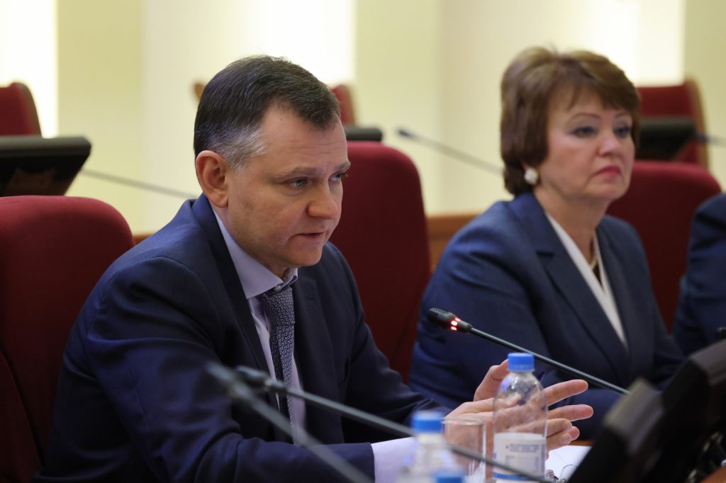 Слюсарь призвал минпром региона бороться за каждое предприятие