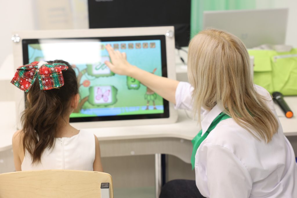 По поручению Слюсаря на Дону учредят новое почетное звание для соцработников