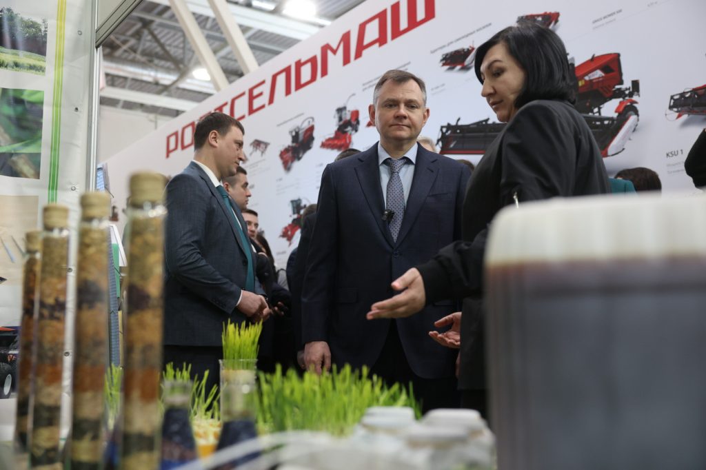 Юрий Слюсарь заявил, что на подготовку к посевной аграрии Дона получат господдержку 