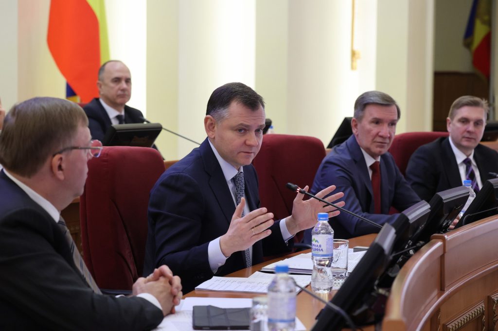 Слюсарь потребовал обеспечить контроль за выполнением нацпроектов