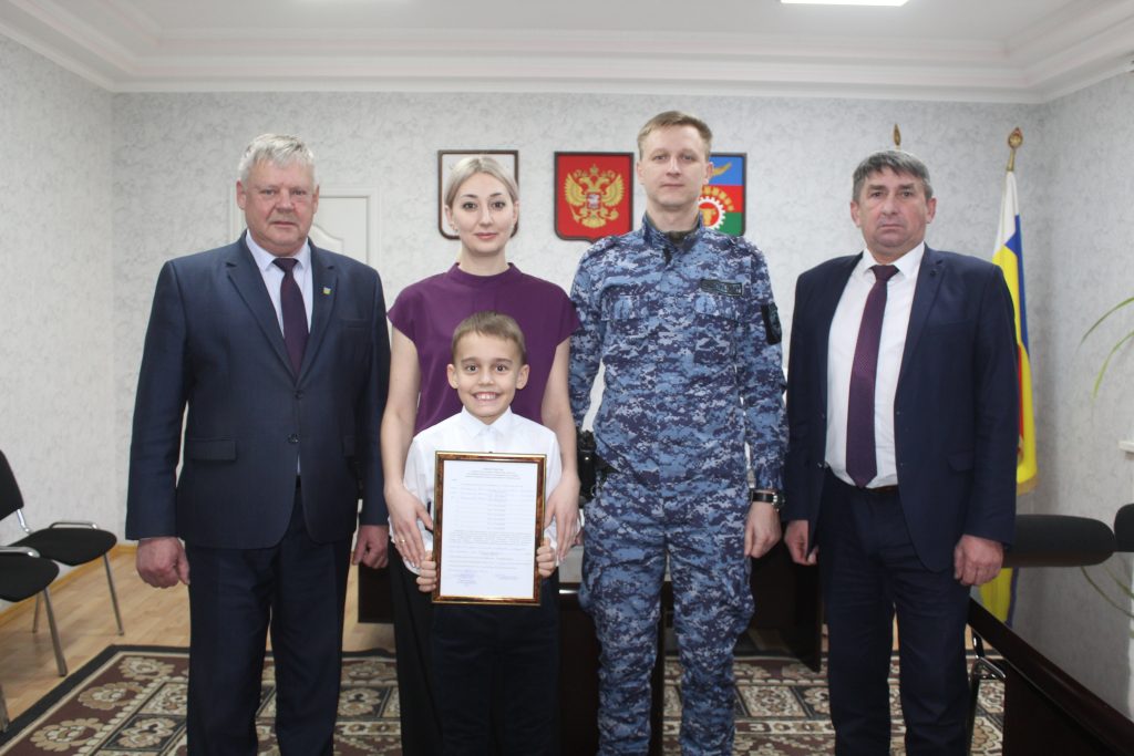 Семье Ильченко вручили  сертификат на приобретение (строительство) жилья