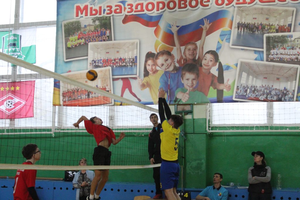 В Заветинской ДЮСШ прошли соревнования по волейболу между районными командами