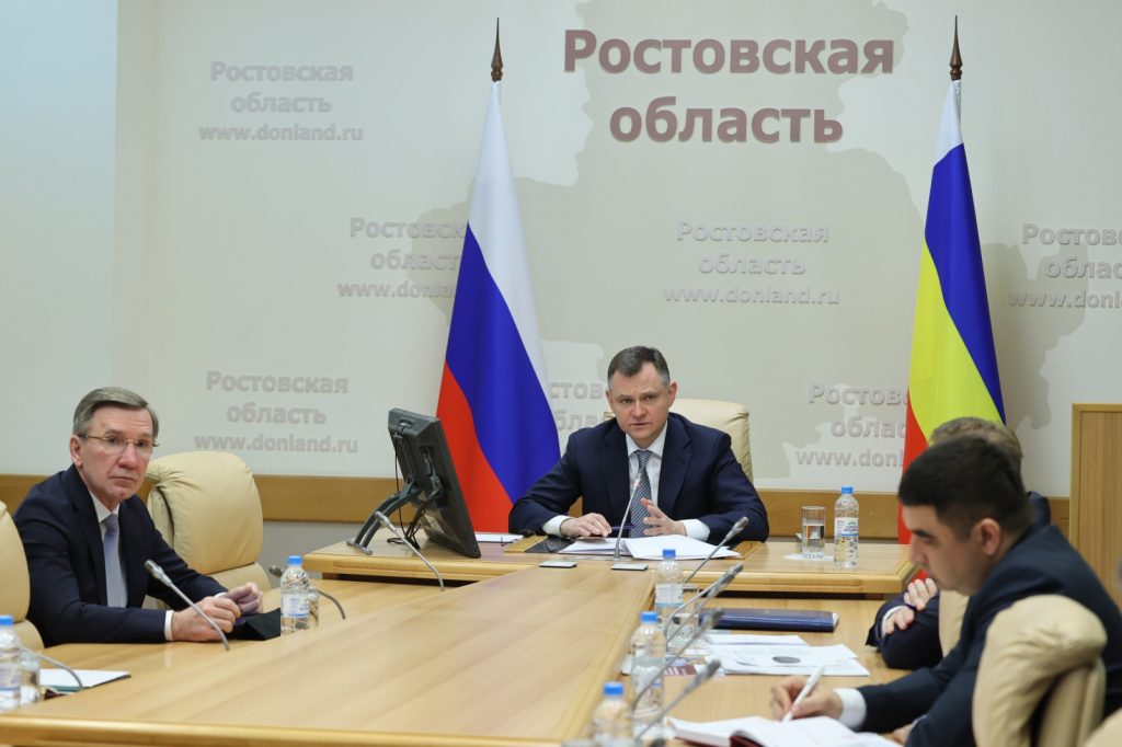 Слюсарь поручил системно решать проблемы с нехваткой медиков на Дону