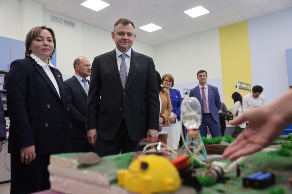 Слюсарь пригласил дончан принять участие в патриотической акции «Полотно Победы»