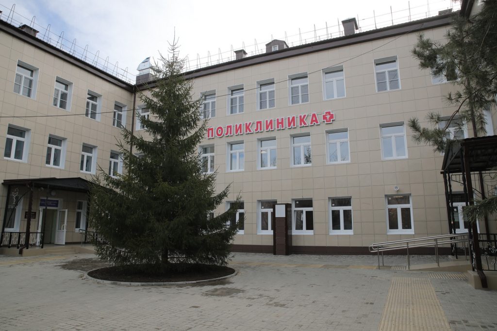 Слюсарь: В 2025 году в Ростовской области отремонтируем 82 больницы и поликлиники 