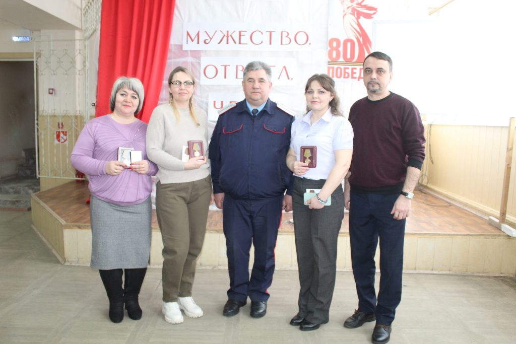 Мужество, отвага и честь: В Заветинском РДК проведена литературно-музыкальная композиция