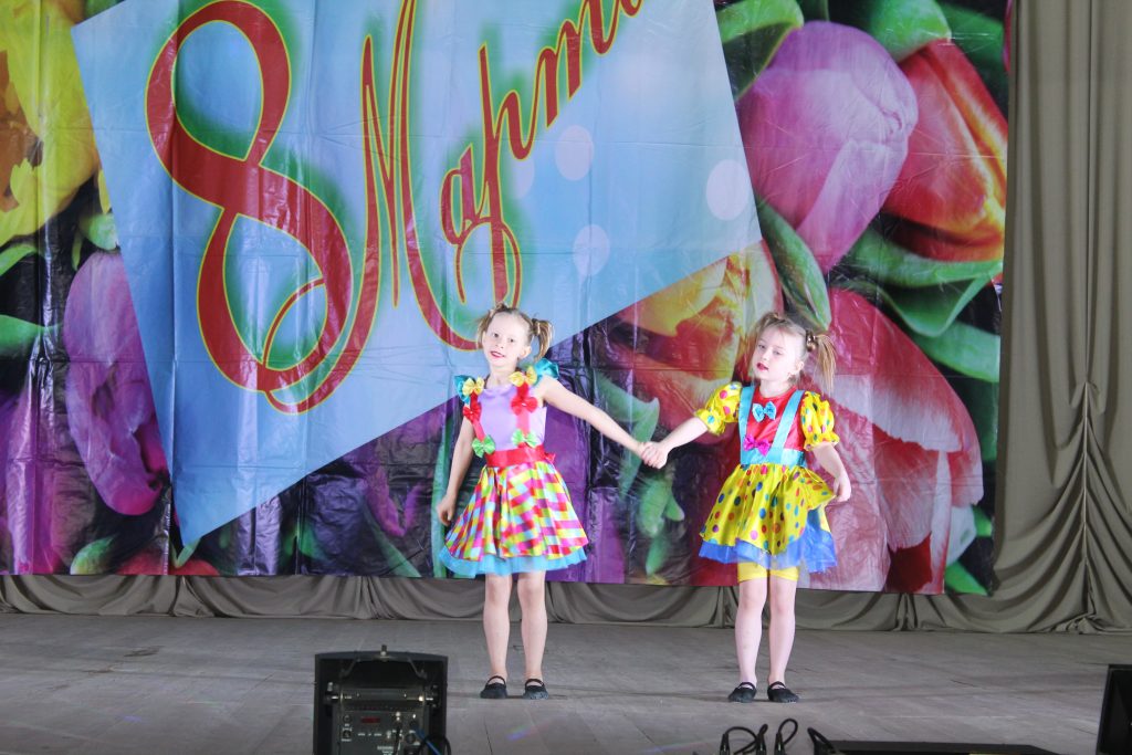 В Заветинском РДК состоялся праздничный концерт «Милым дамам посвящается»