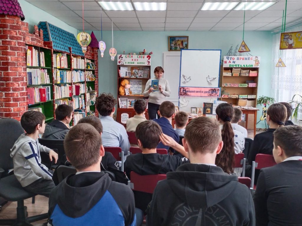В библиотеке с. Тюльпаны   прошёл обзор духовно-нравственной литературы «Научи свое сердце добру»