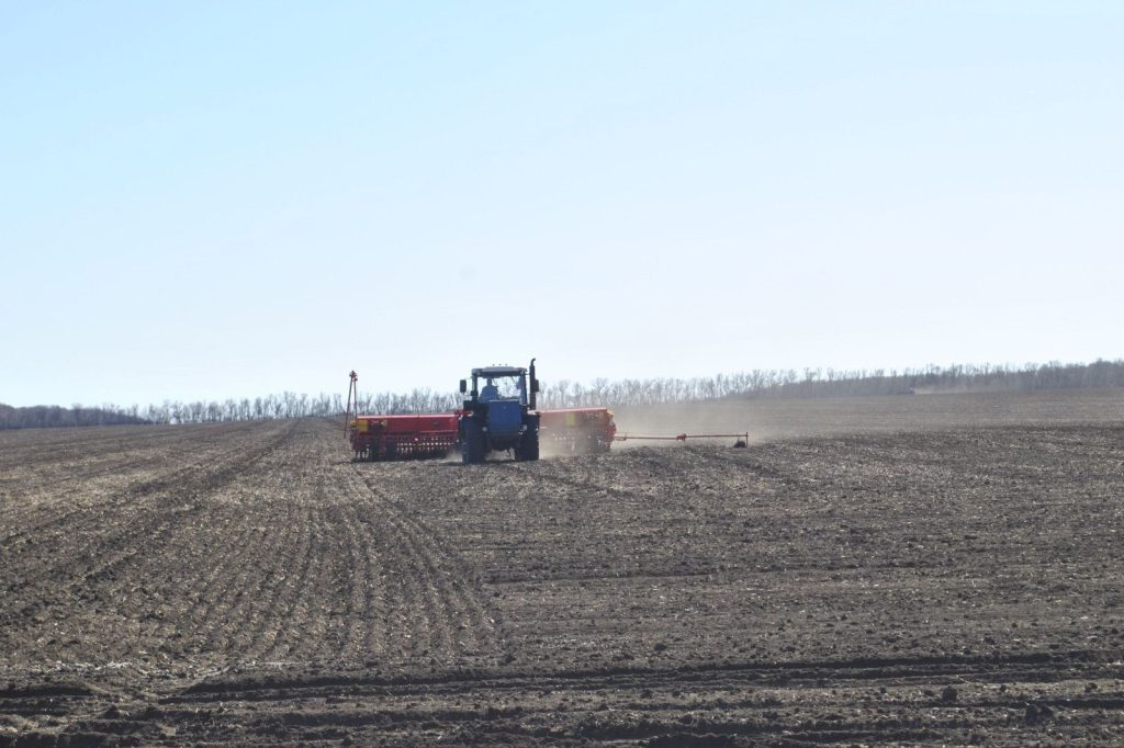 Слюсарь сообщил, что на Дону стартовала весенняя посевная