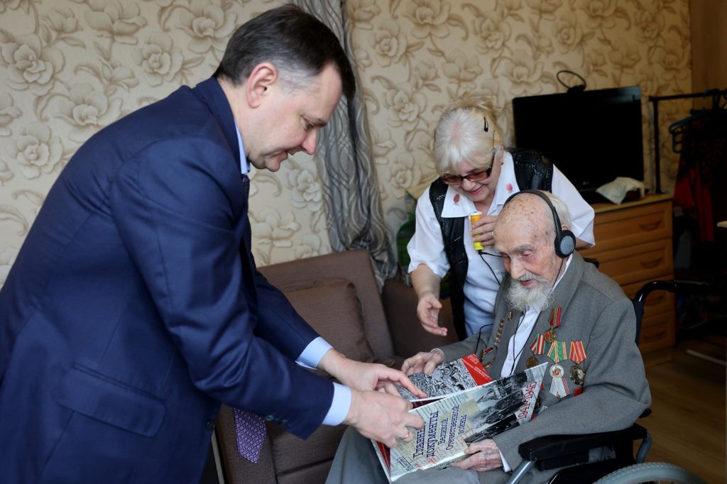 Слюсарь: Всем ветеранам Дона вручены памятные медали к юбилею Победы