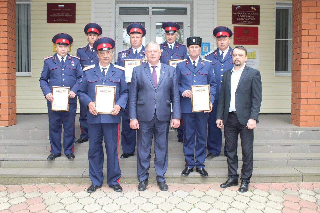 Казакам ЮКО «Заветинский ЮРТ» вручили благодарственные письма администрации района
