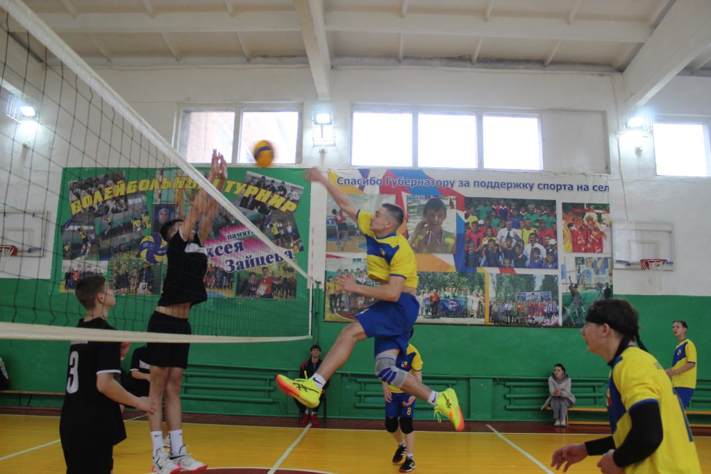 В Заветинской ДЮСШ состоялся открытый межрегиональный турнир по волейболу