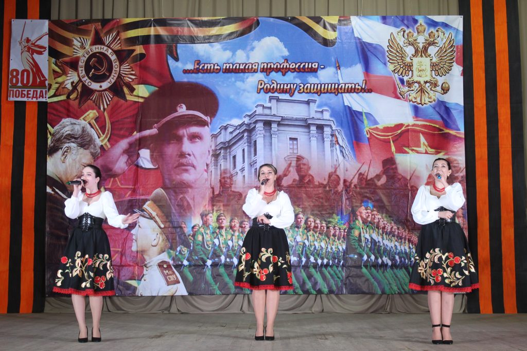 К подвигу героев песней прикоснусь: В Заветинском РДК состоялся межрайонный фестиваль военно-патриотической песни