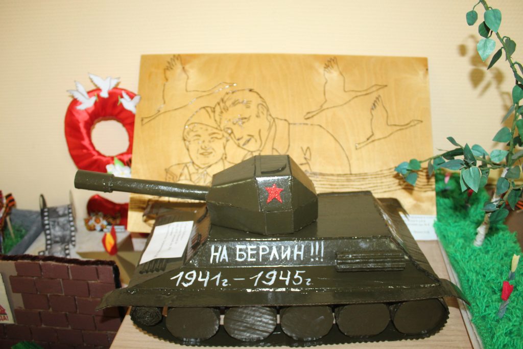 Каждая работа уникальна: В отделе образования администрации района состоялся конкурс поделок «Мы помним, мы гордимся»