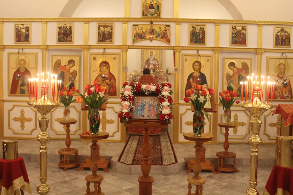 Жители и гости с. Заветного встретили праздник Светлого Воскресения Христова в храме Святителя Николая Чудотворца