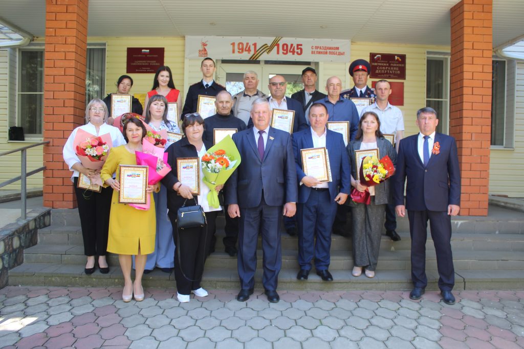 В администрации Заветинского района состоялось торжественное вручение свидетельств о присвоении почетного звания «Лучший по профессии Заветинского района» по итогам работы за 2024 год