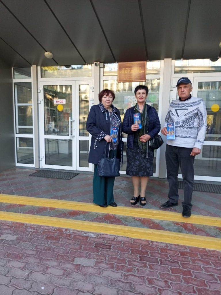 Семье участника СВО из села Заветного вручили бесплатные билеты на концерт в Волгодонске