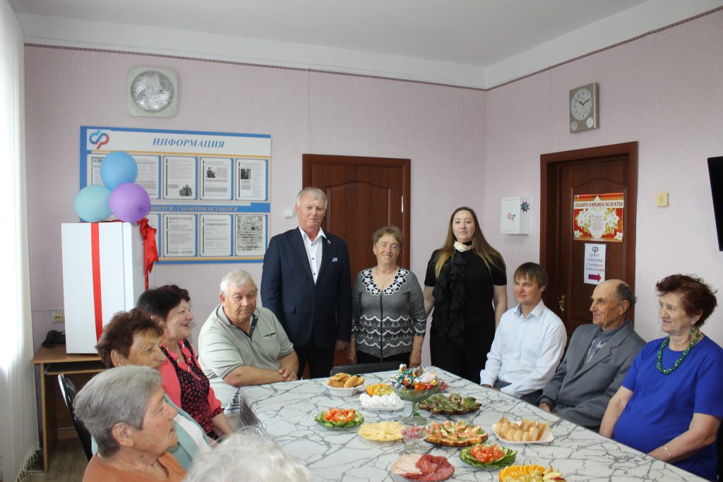 «Серебряным волонтёрам» Заветинского района вручили подарок