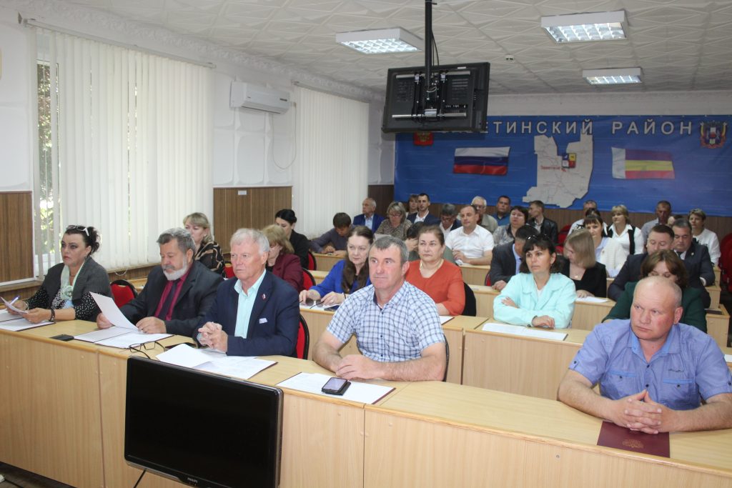 В администрации Заветинского района состоялось очередное заседание Заветинского районного Собрания депутатов