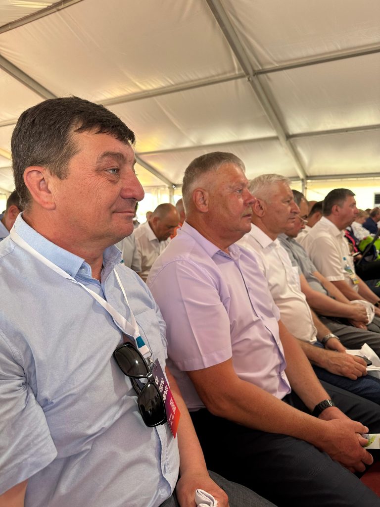 Глава района принял участие в выставке-демонстрации «День донского поля», которая проходит в Зерноградском районе