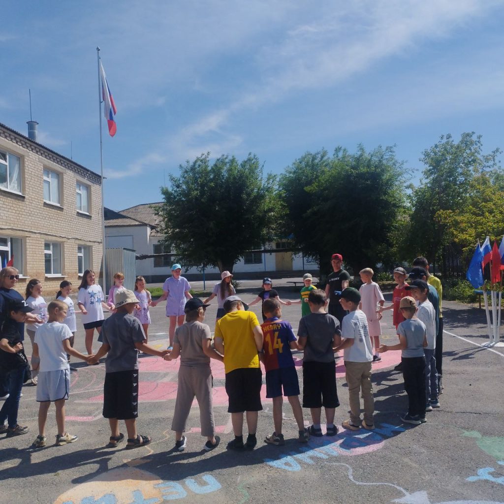 В Киселевской СОШ им. Н.В. Попова состоялся День открытия летнего пришкольного лагеря «Малышок»