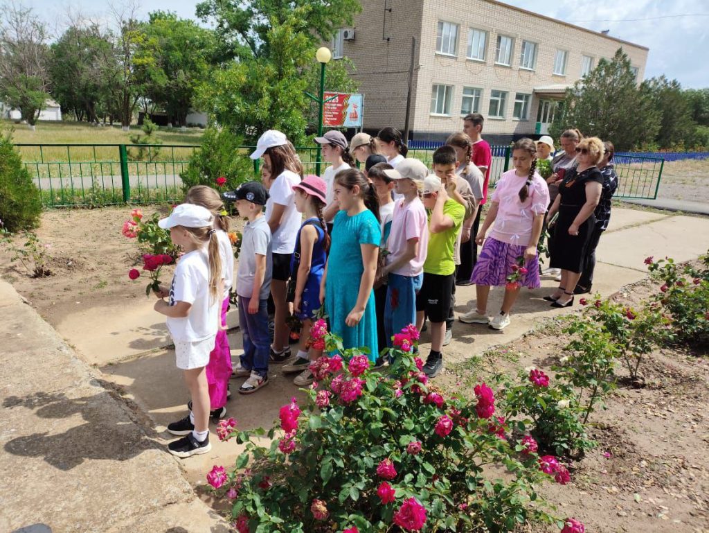 Память сильнее времени: В школьном лагере Федосеевской школы прошёл  митинг-реквием