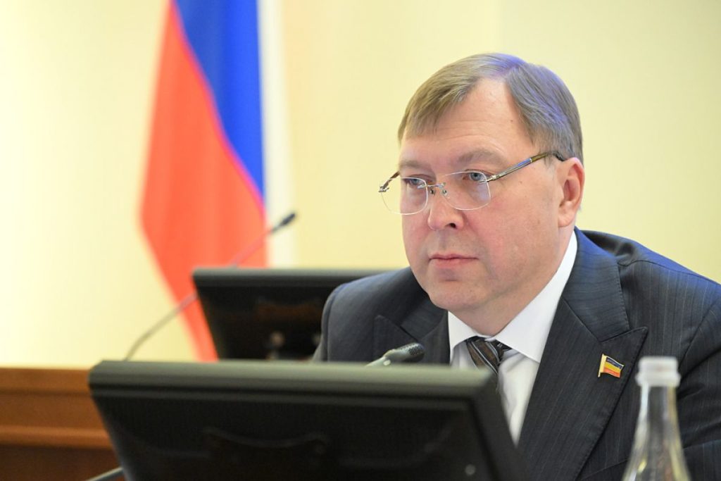 Донской парламент: Сельские медики смогут получать бесплатно земельные участки для строительства дома или ведения личного подсобного хозяйства